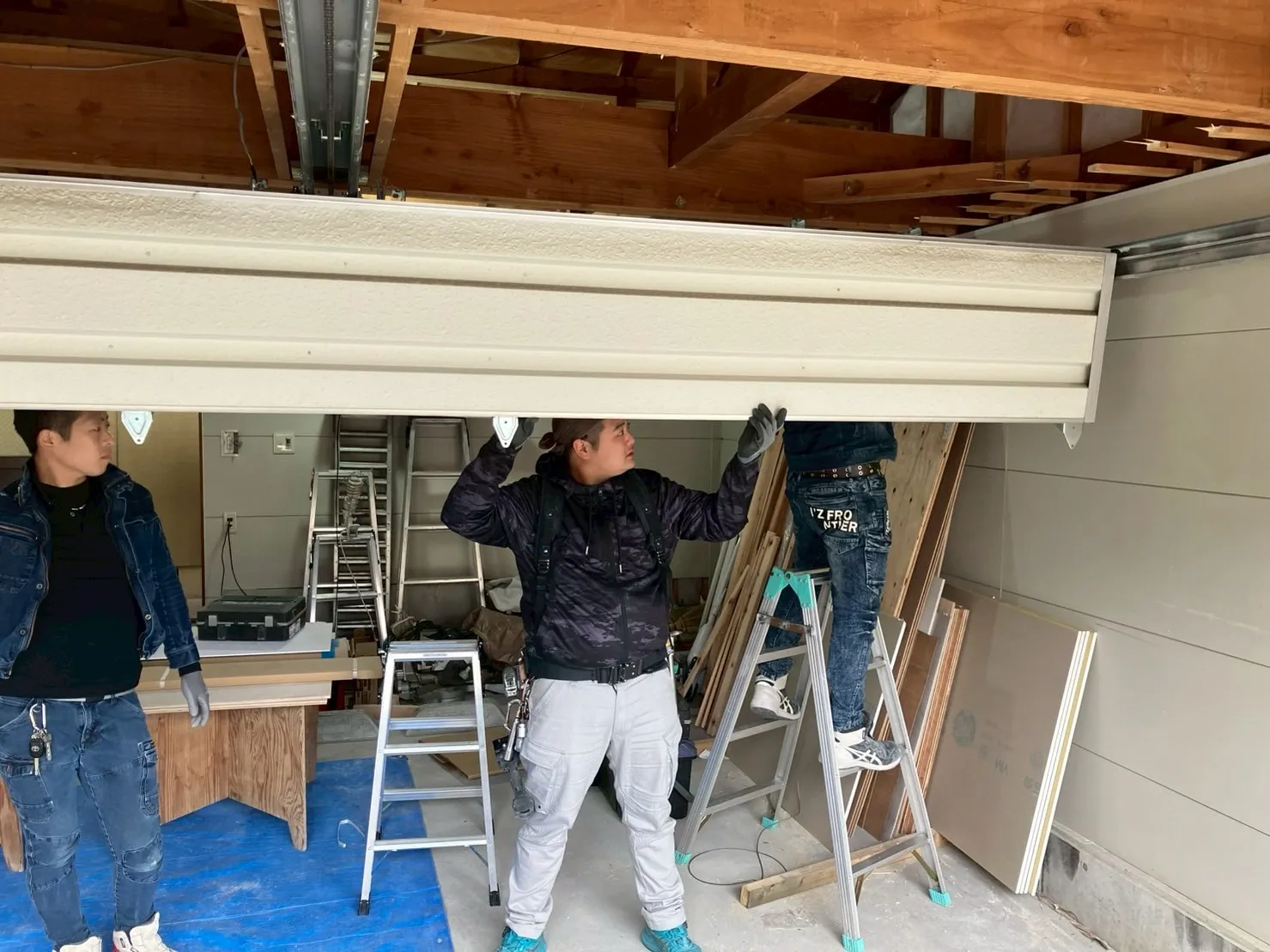 名古屋市内でのシャッター・壁面など部分解体工事