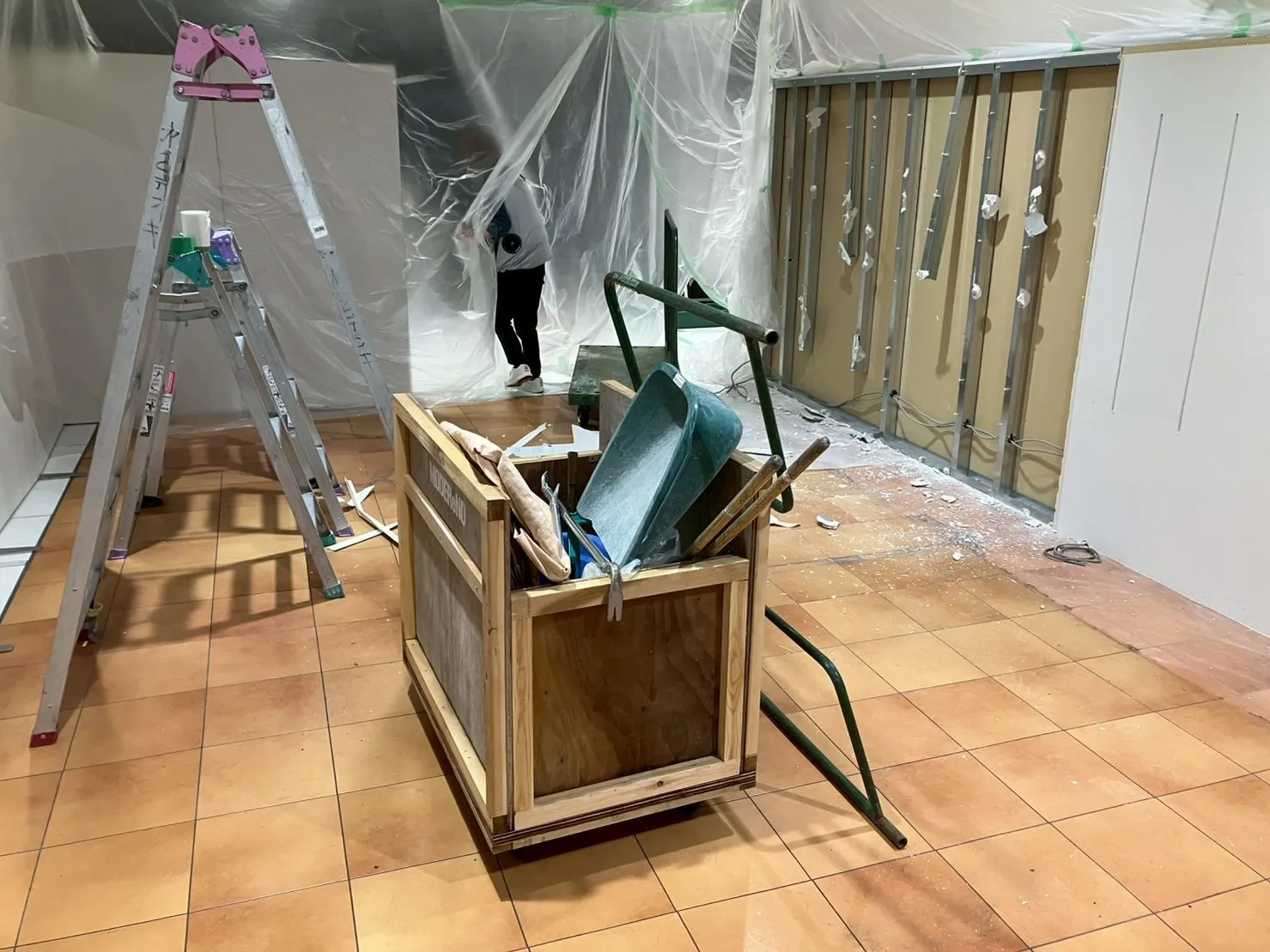 【夜間施工】什器・間仕切りを一括撤去｜商業施設原状回復工事