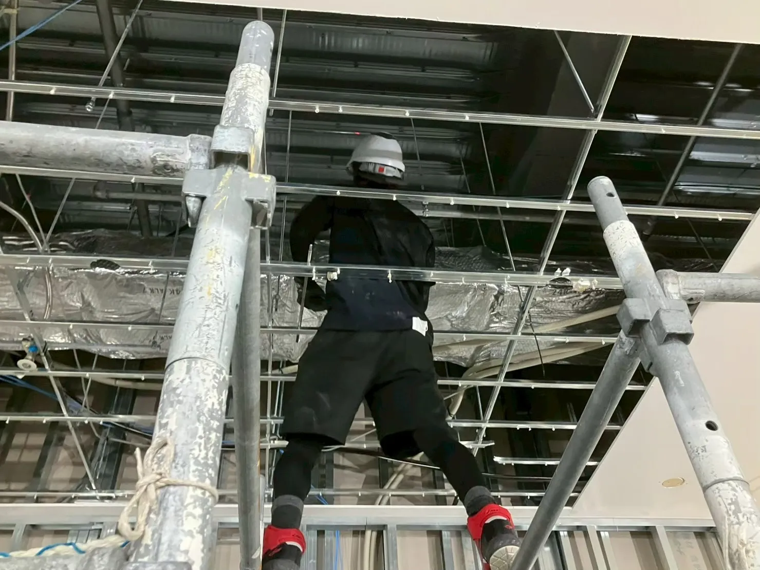 現場密着：天井アンカー工事の要点とプロの工夫